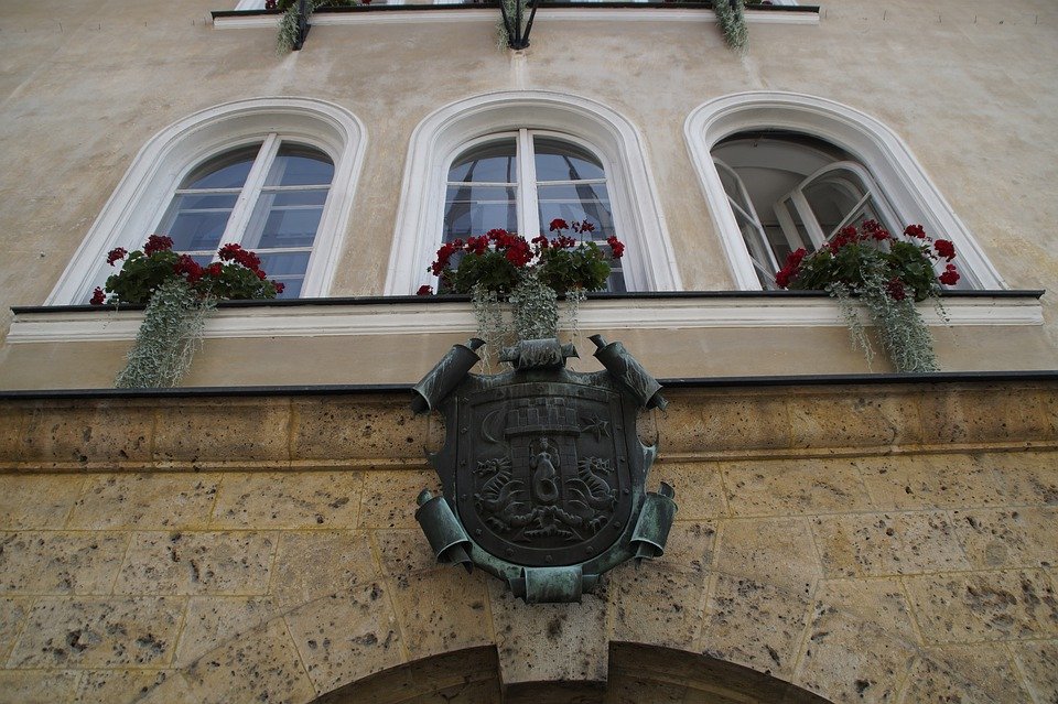 Izvedba zidu ob cesti v Cirkušah 17 Predmet javnega naročila je izvedba predvidenih dodatnih del pri izvedbi investicije »Sanacija javne poti Cirkuše v Tuhinju – Veliki Hrib (JP 661411)«. Grantly - Izvedba zidu ob cesti v Cirkušah